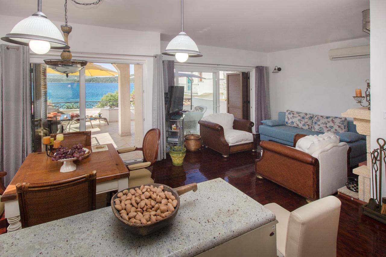 Sea Breeze - Front Sea Apartment Zaboric Eksteriør bilde